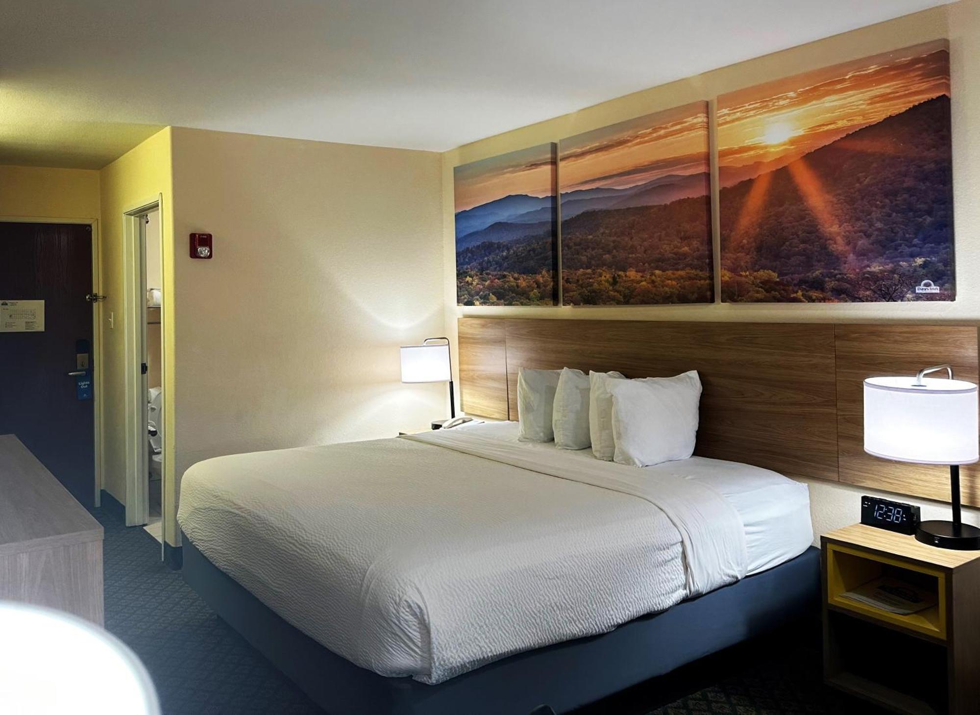 Days & By Wyndham Hotel