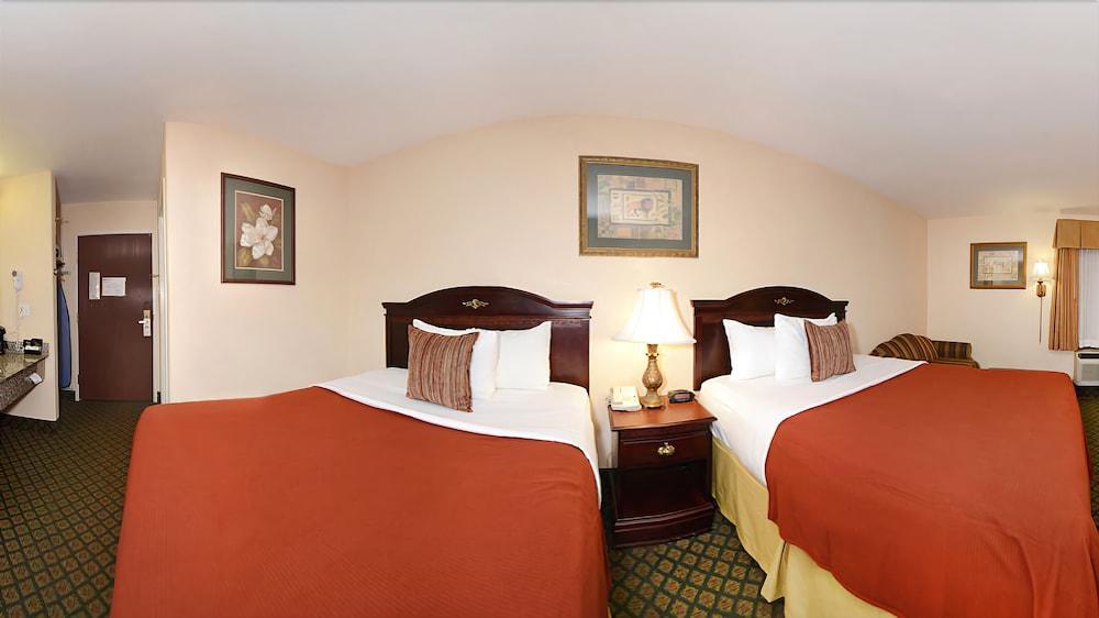 Days & By Wyndham Hotel