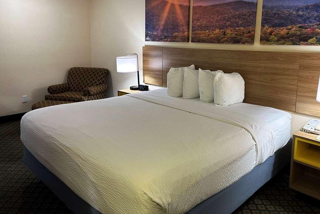 Days & By Wyndham Hotel